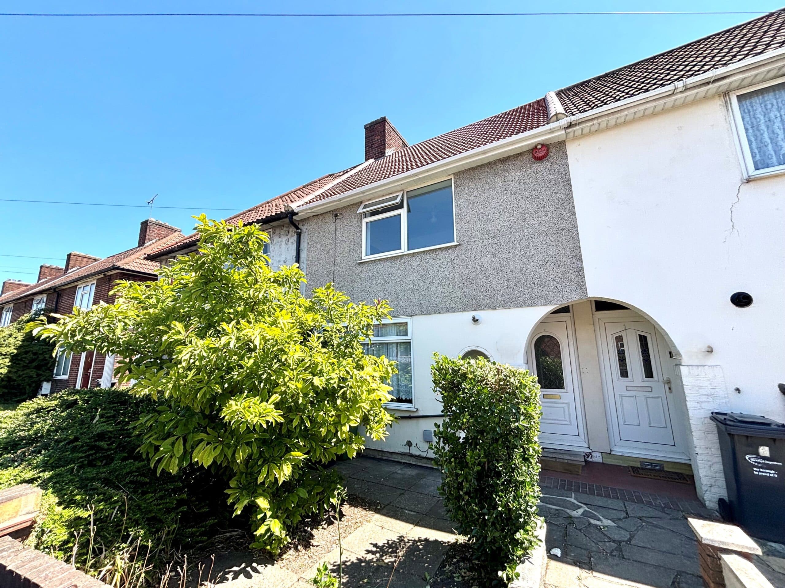 Porters Avenue, Dagenham, RM9