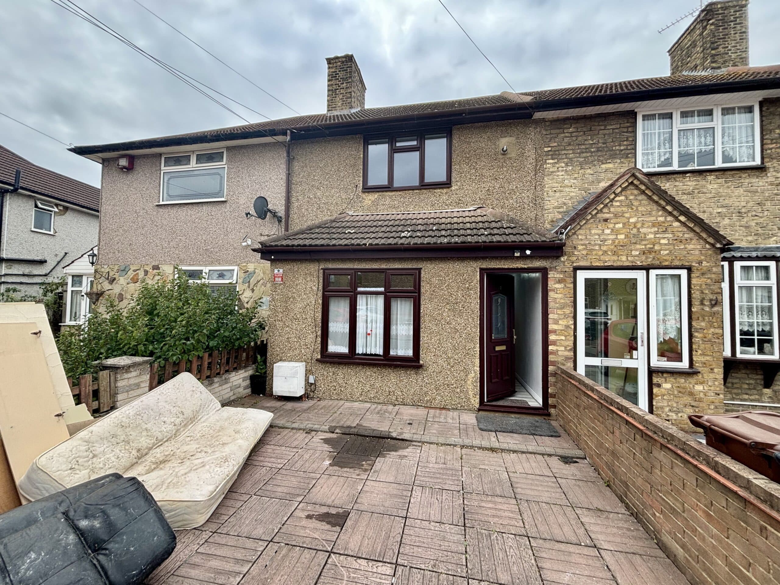 Rowdowns Road, Dagenham, RM9