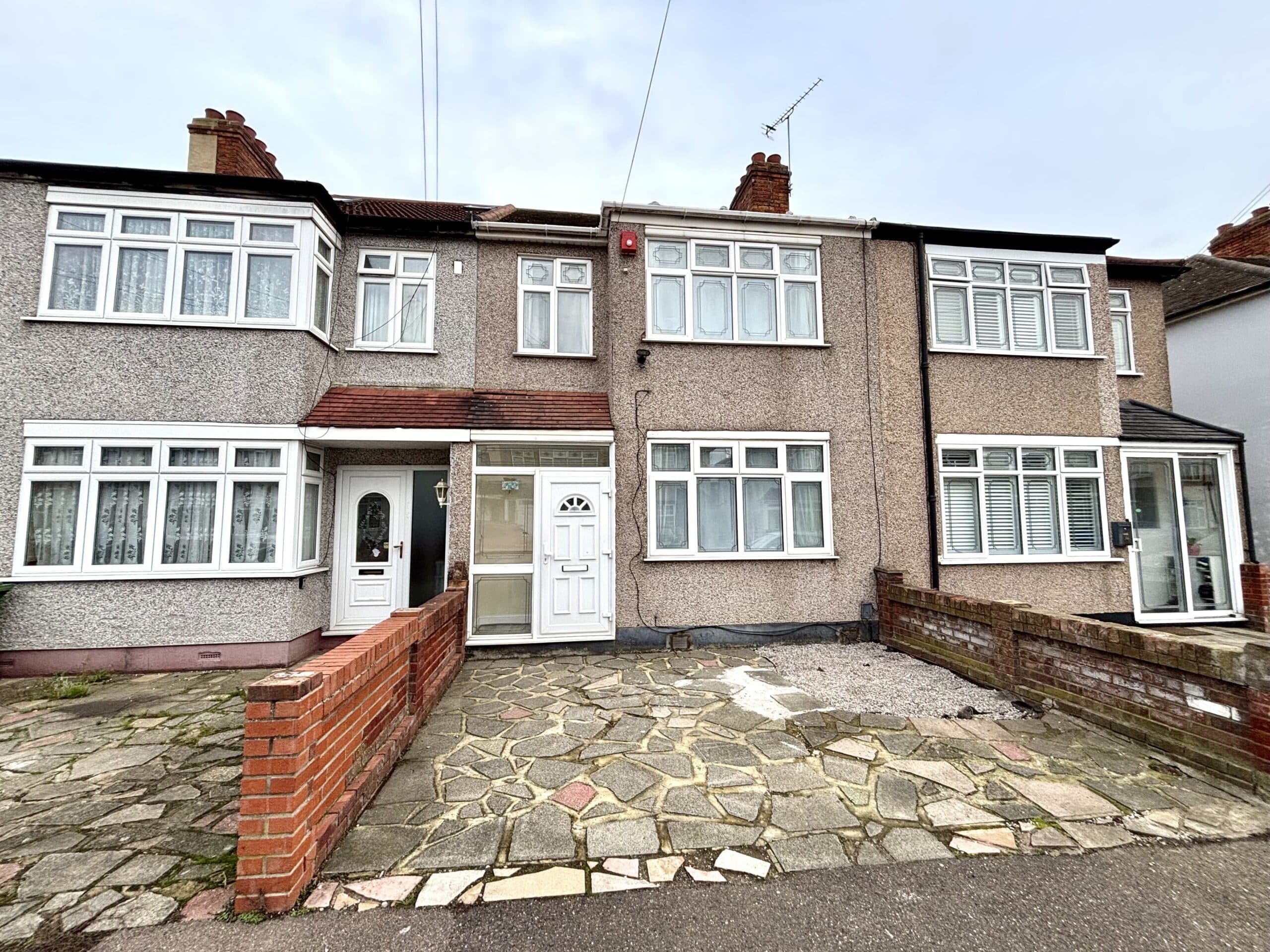 Ross Avenue, Dagenham, RM8