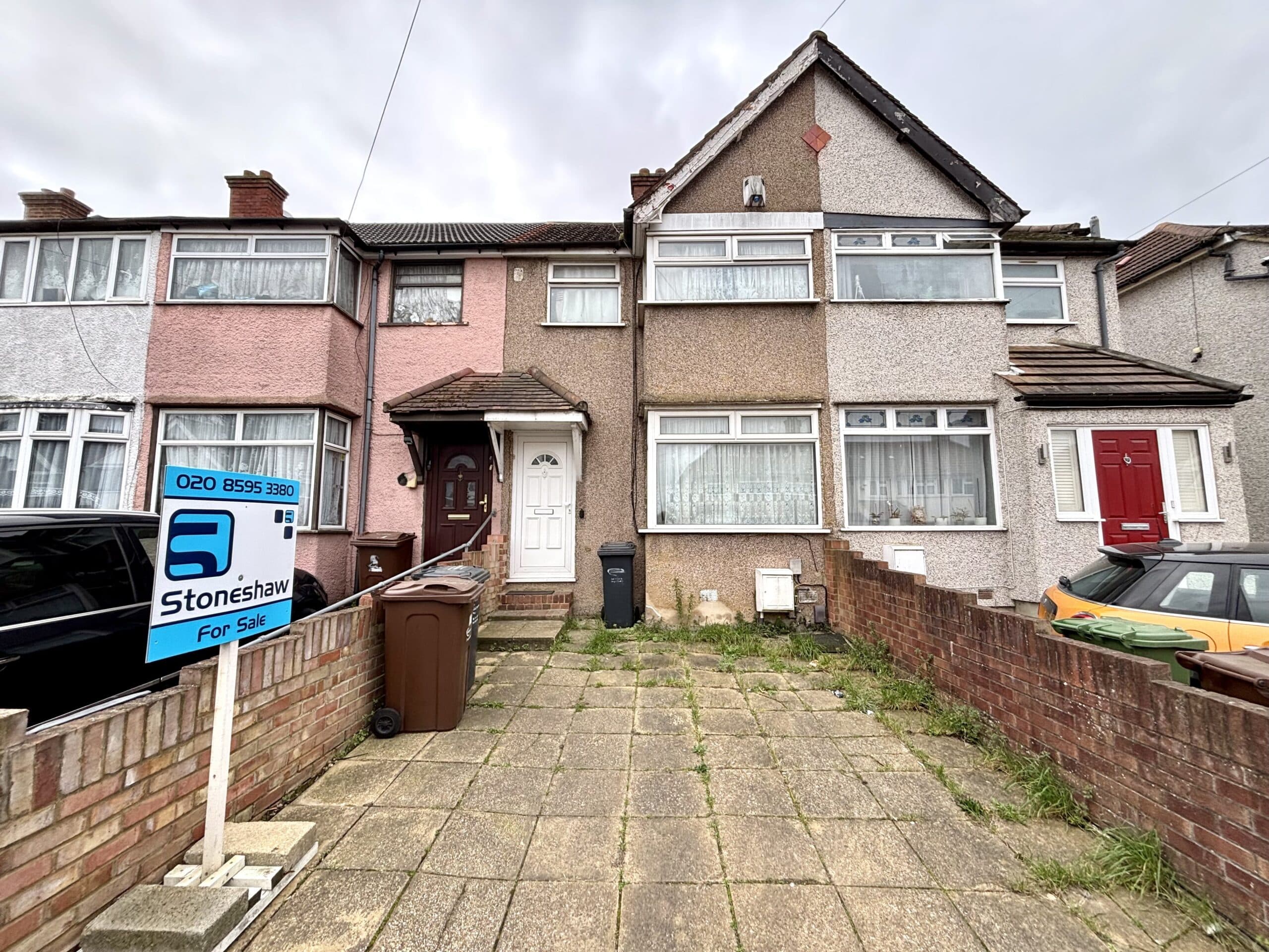 Oval Road North, Dagenham, RM10